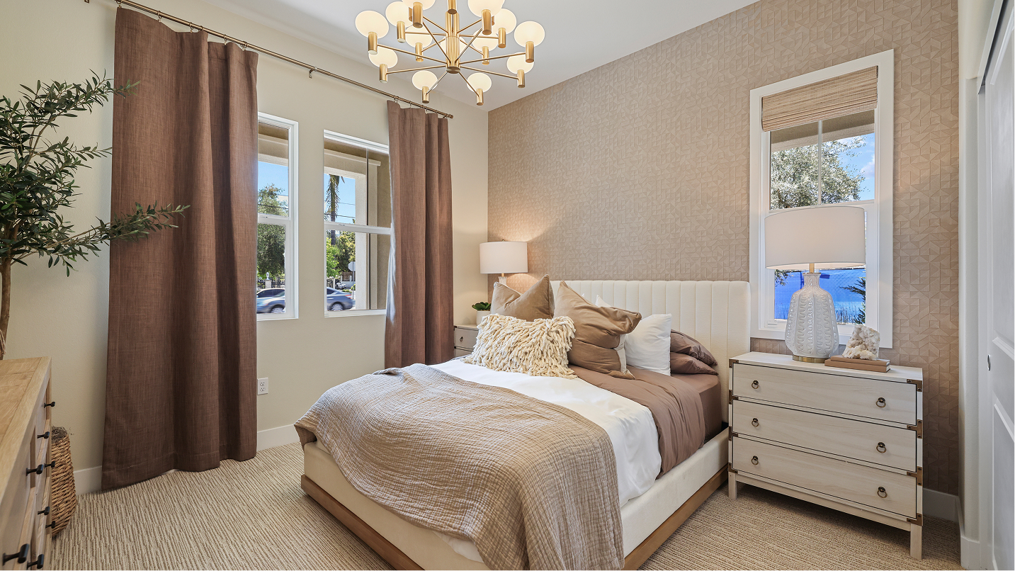 Amora Res3 Bed5 1of3 F1