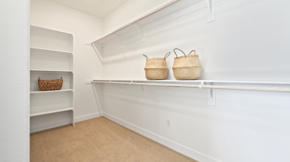 Closet shelving