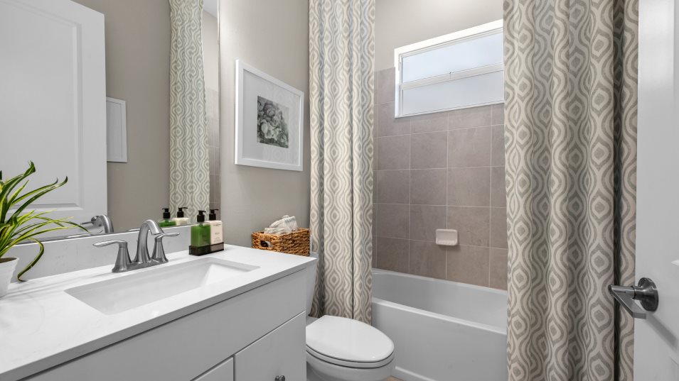 Oakmont II Bathroom 2