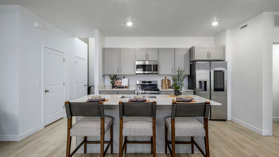 1714 Res M Kitchen 5of5 F1 Base3