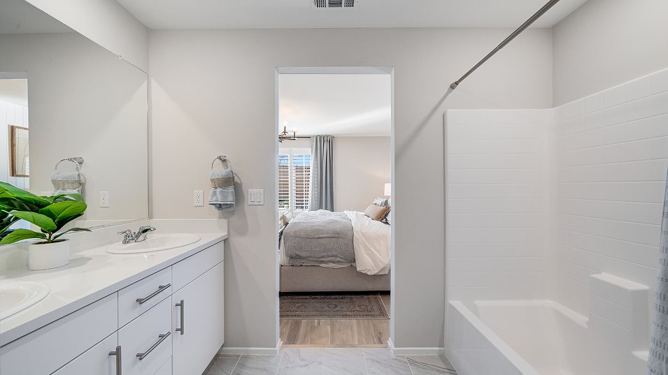 Solstice Res 3 Owner's Suite Bathroom
