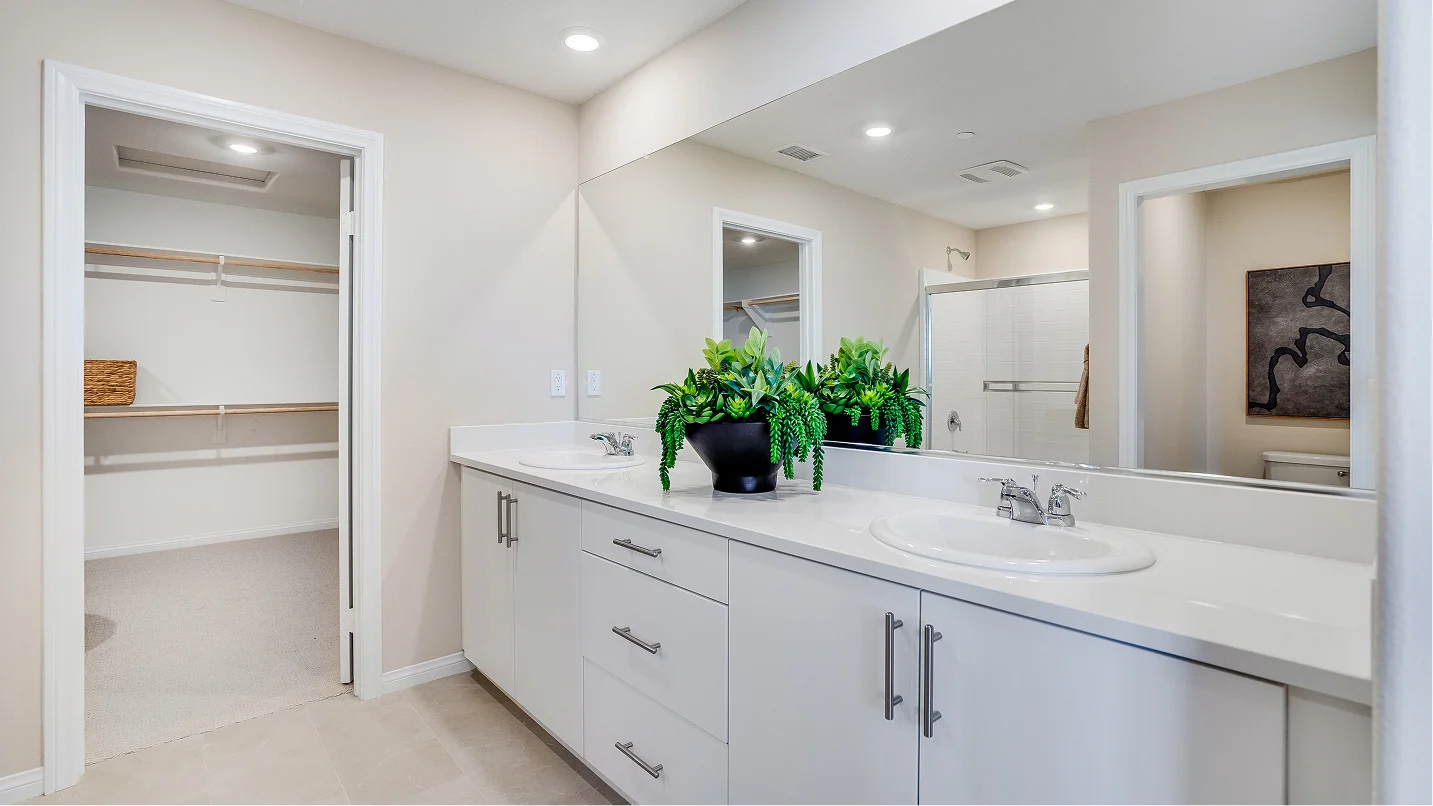 Journey Silverwood Res4 Owners Bath 2of2 F2