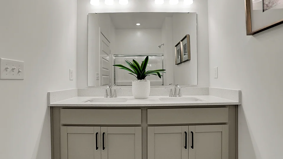4234 Chapman Owners Bath 1of2 F1