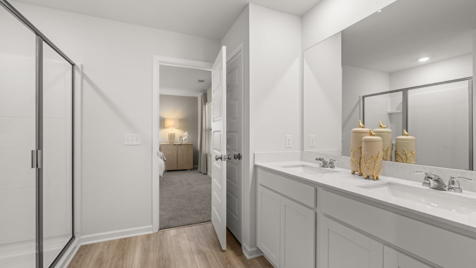 Ironwood owner's suite bathroom