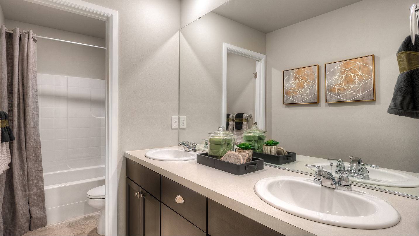 2501 Magnolia Bath2 F2 Base1