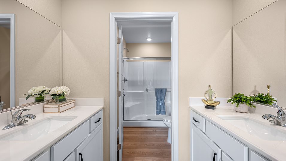 Alma Owner's Suite Bathroom