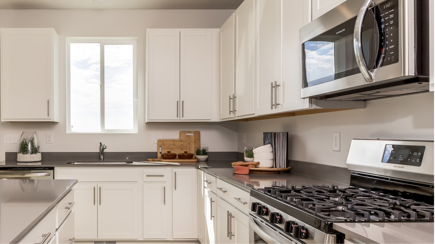 072125 Villages Parkway Fields Pinnacle Kitchen 2of4 F1