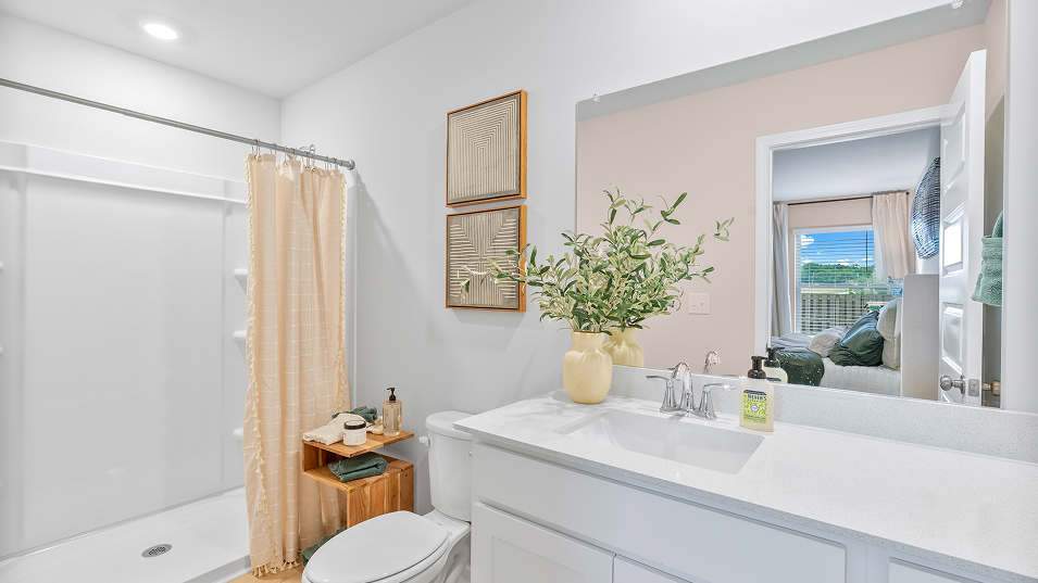Grove Core 3320 Newlin Owners Bath 1of2 F1 Base3