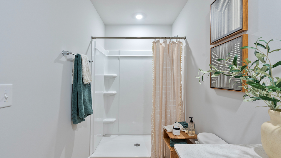 Grove Core 3320 Newlin Owners Bath 2of2 F1 Base3