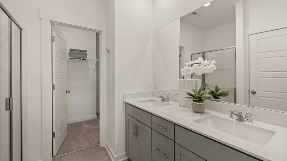 Yosemite Owners Bathroom