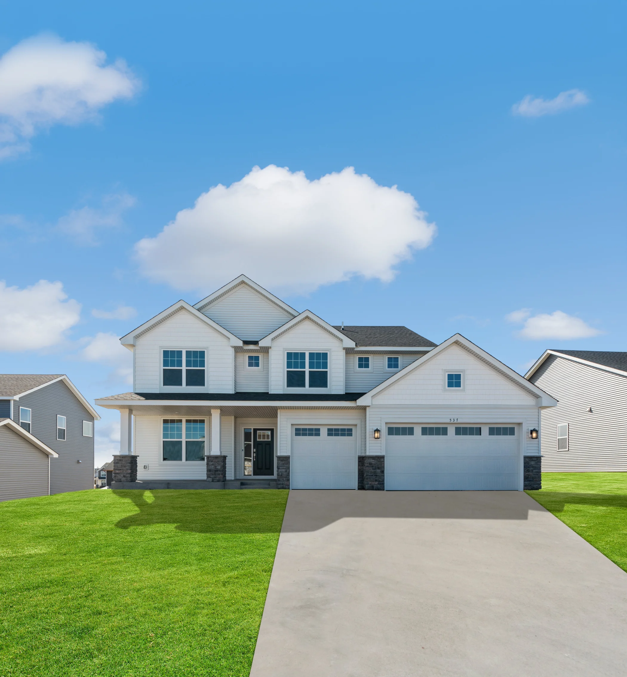 Highland Ridge Lewis Exterior sky