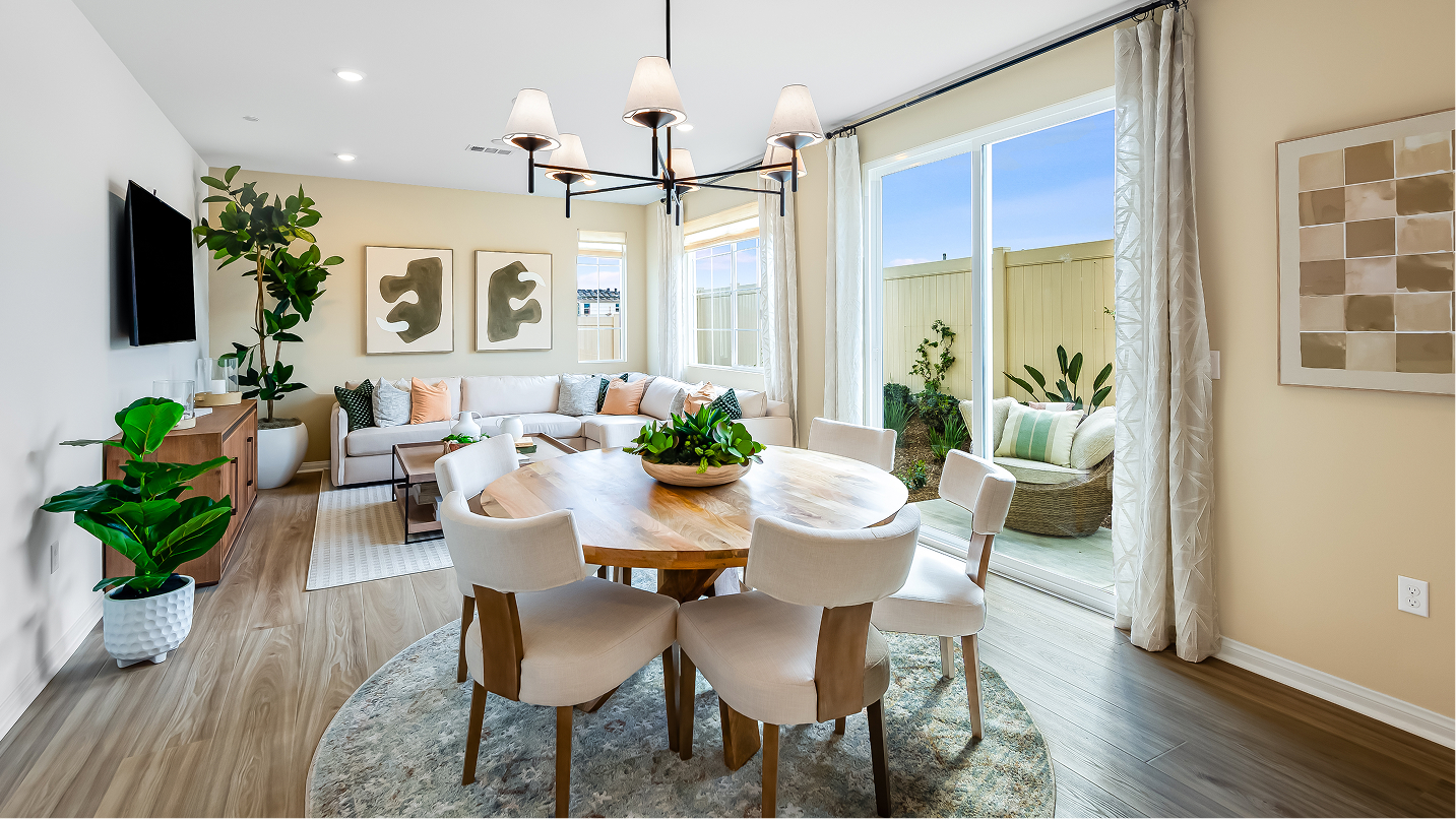 Runway Renaissance Res4 Dining 1of3 F1