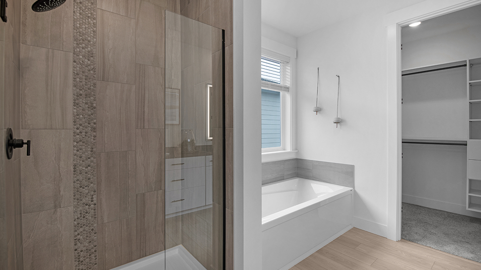 2241 Benton Owners Bath 1of2 F1 Base2