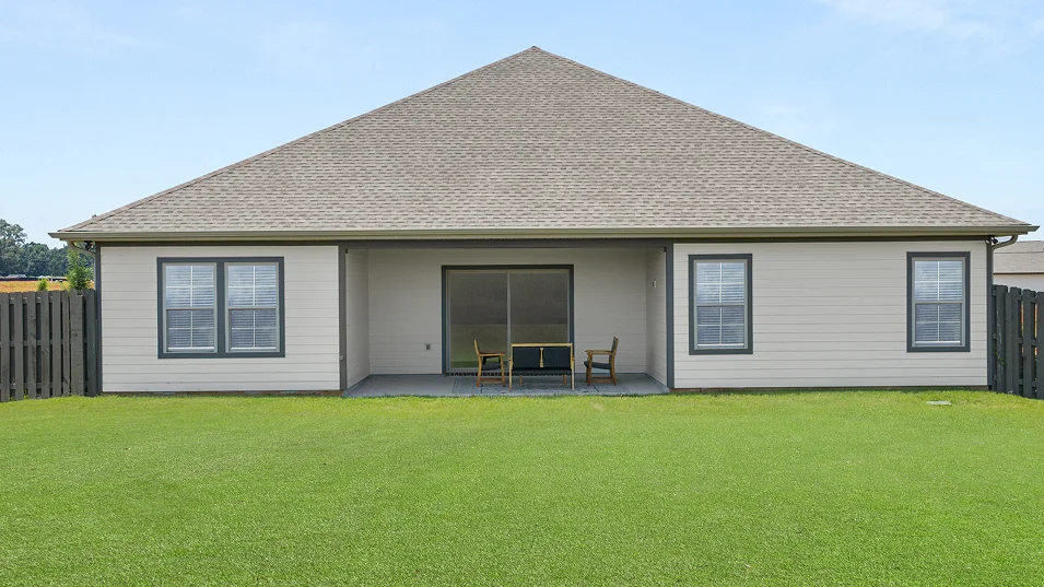 2572 Medallion II Covered Porch 1of2 8 27 25