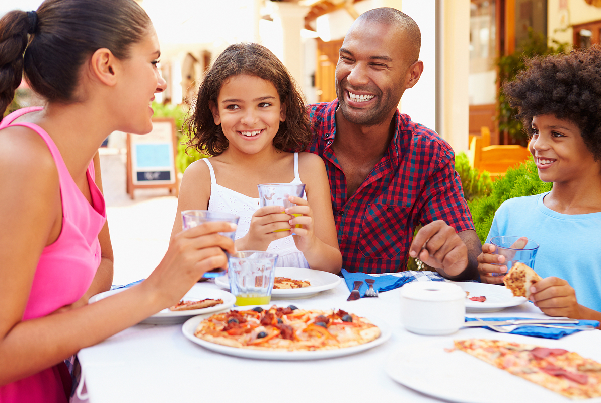 N Pic Dining Restaurant Outdoor Patio Family P Izza