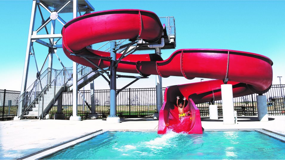 Reunion pool amenity