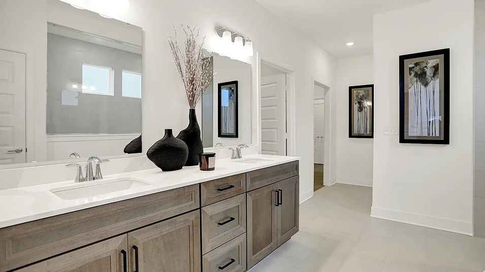 9251 Patoka Owners Bath 1of2 F1