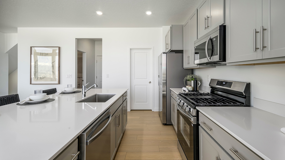2698 Yosemite Kitchen 2of2 F1 Base4