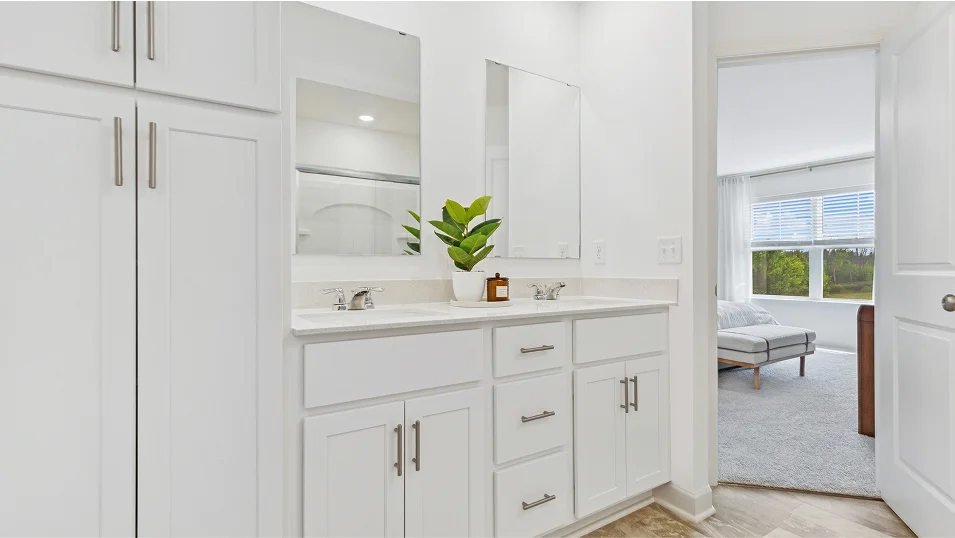 E C09 St Clair Owners Bath 1of3 F2 061325