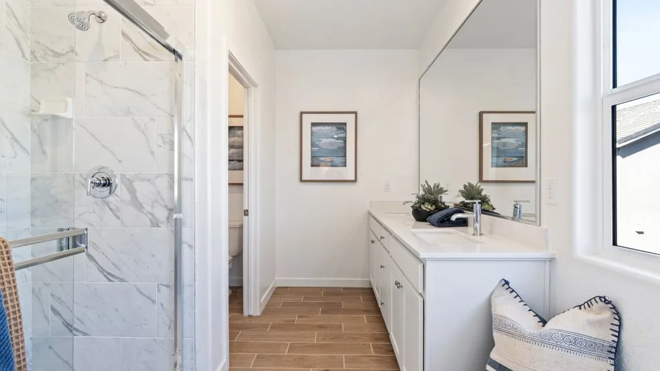 Honeycomb owners bath interior