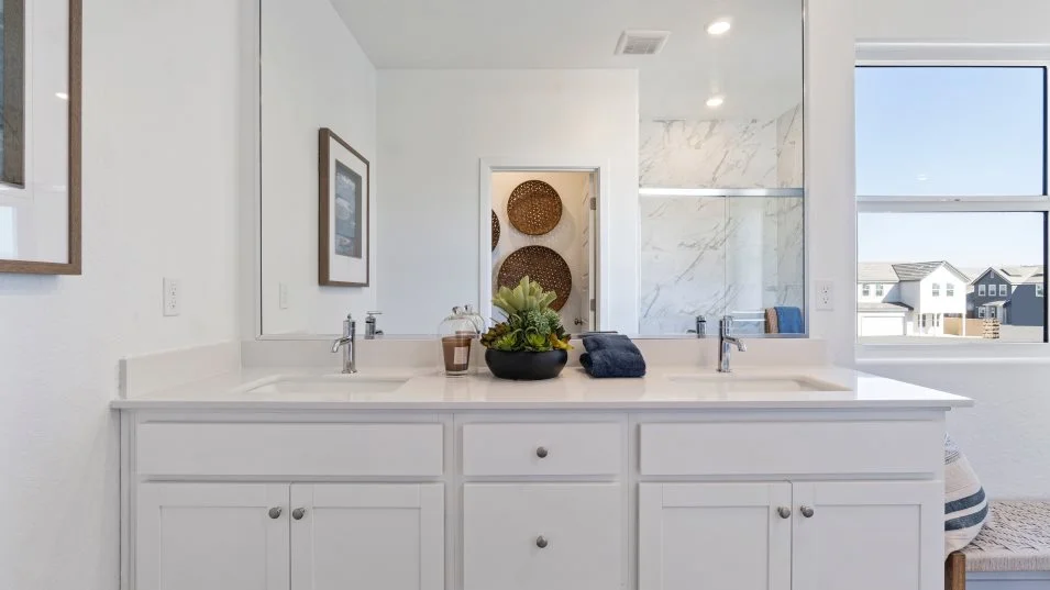 Honeycomb owners bath interior