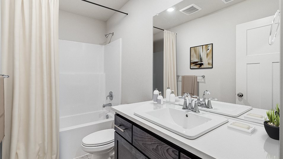 Maggie bathroom 2