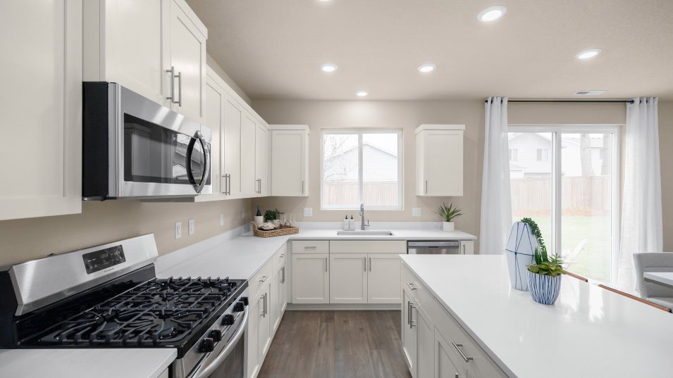 Kitchen appliances and countertops