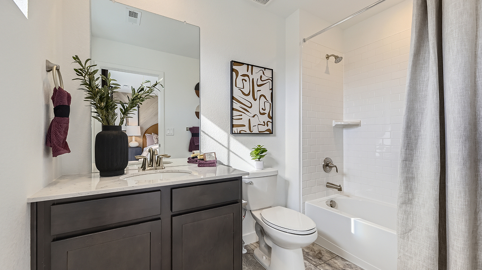 071125 2576 Ashbrook Bath3 F2