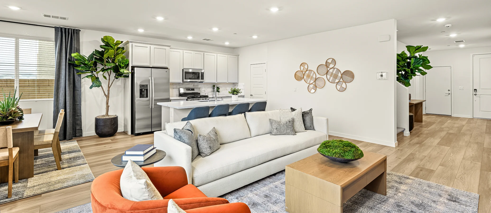 2670 Carol Living 2of2 F1