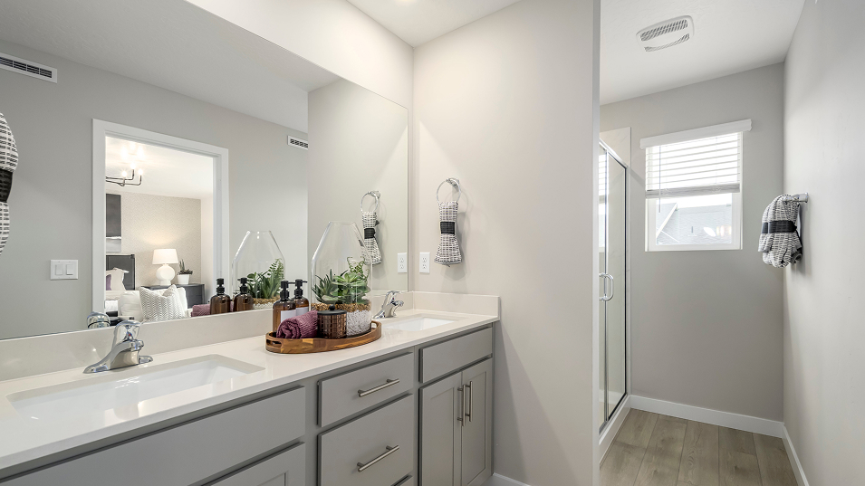 1714 Res M Owners Bath 1of3 F2 Base3
