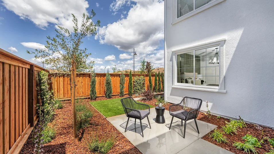 Hawthorn Hills Lagoon Valley Res1 Exterior Backyard 2of2
