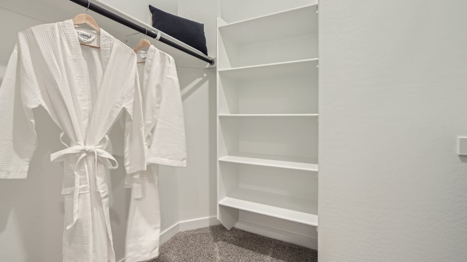 Verdin Owner's Suite Walk-In Closet