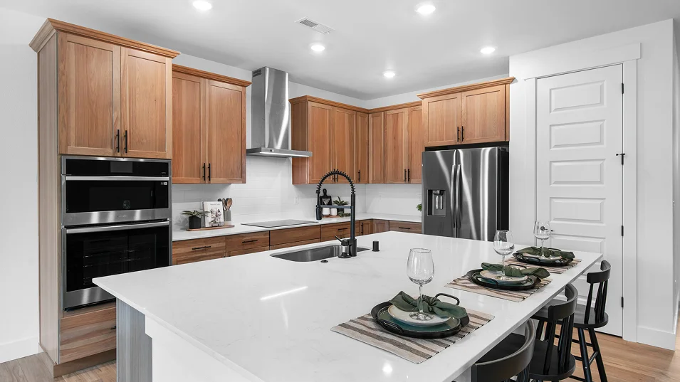 1669 Hamilton Kitchen 1of2 Base4