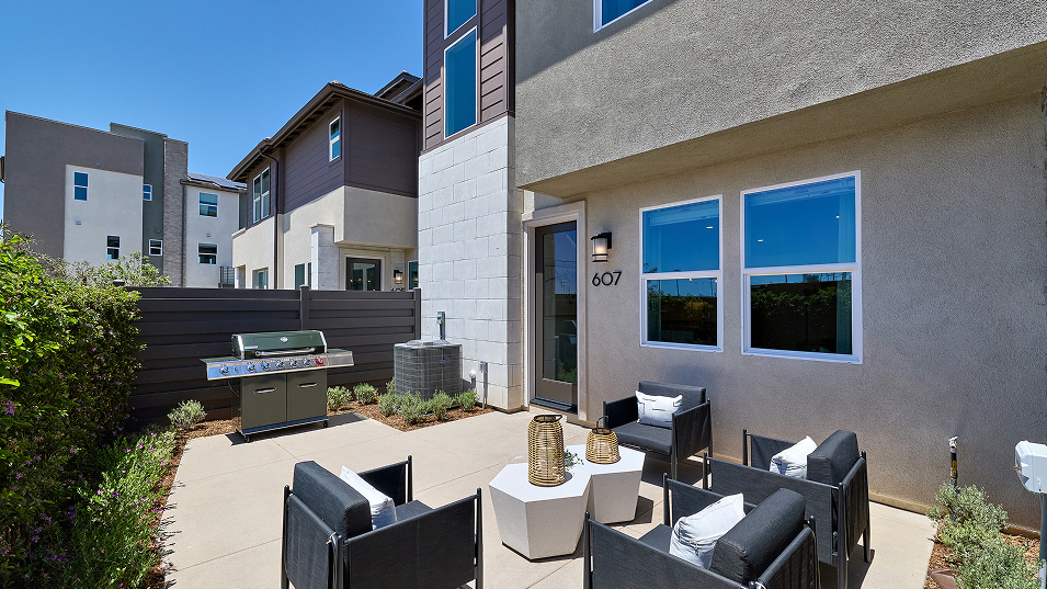 Radius Hill District Res1 Exterior Back 1of3 F1
