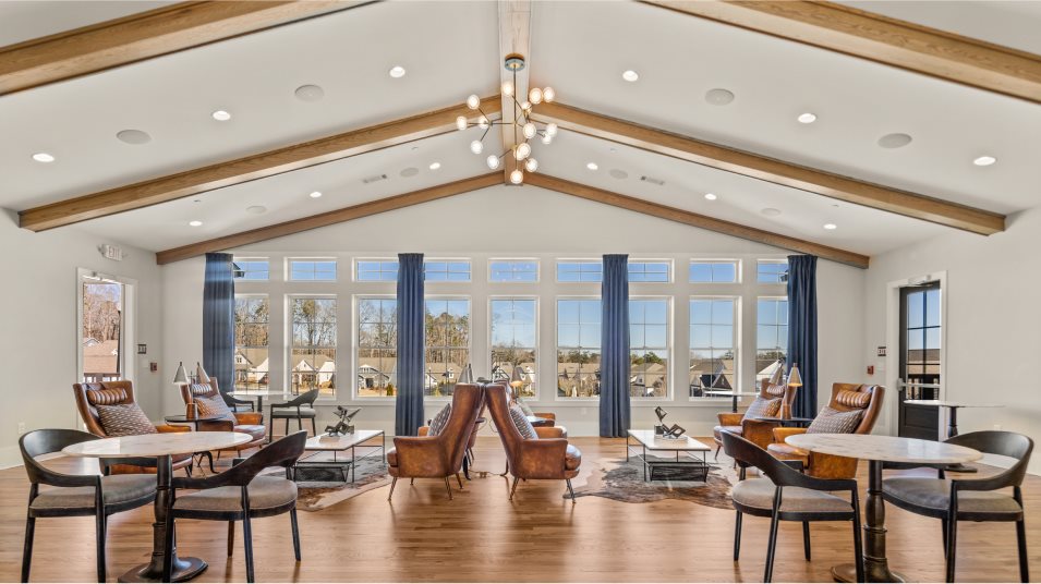 Hickory Bluffs clubhouse front room 