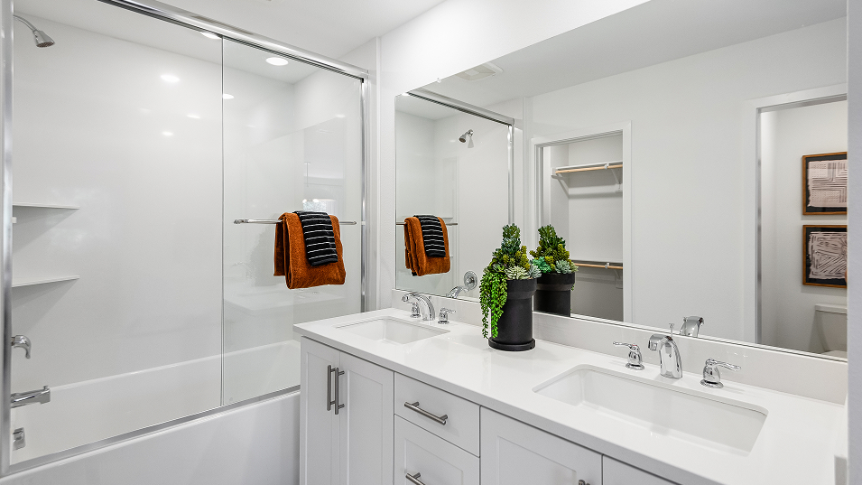 Woodland Sycamore Heights Res1 Owners Bath 1of2 F3