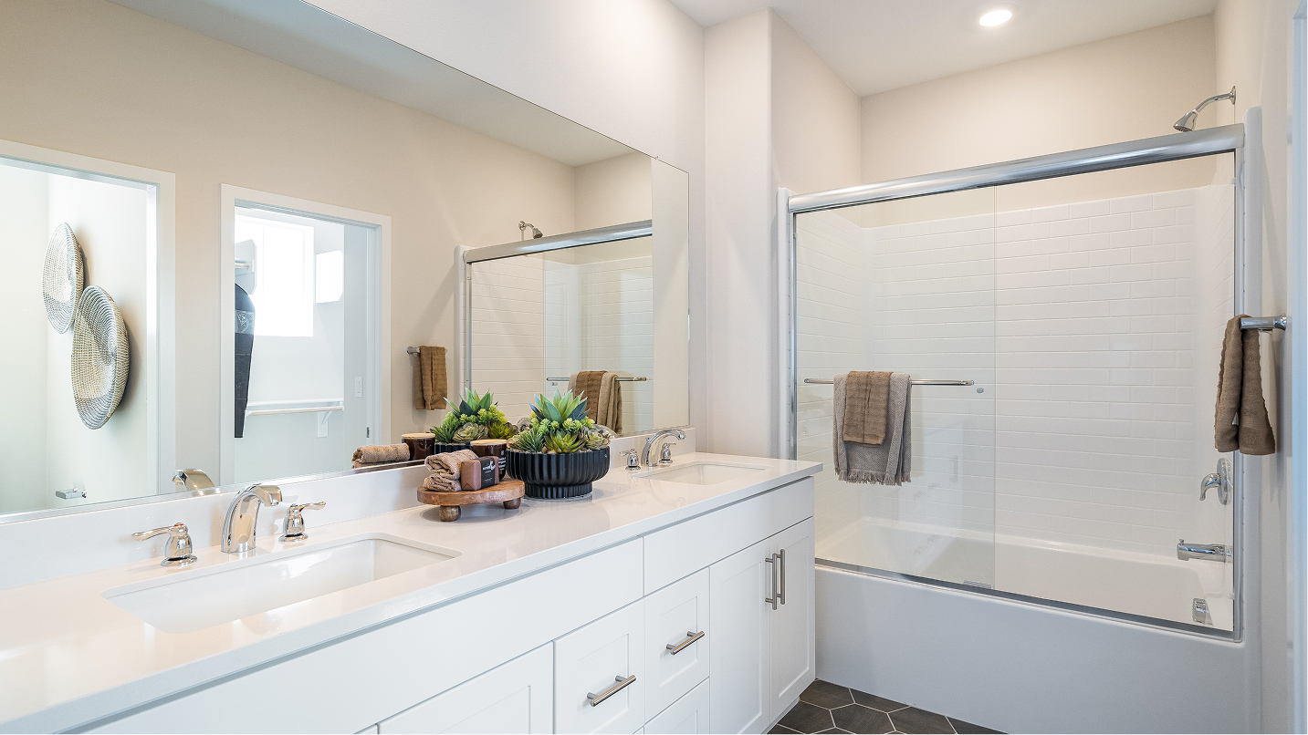 Luxe Nuvo Parkside Res2 Owners Bath 1of2 F2
