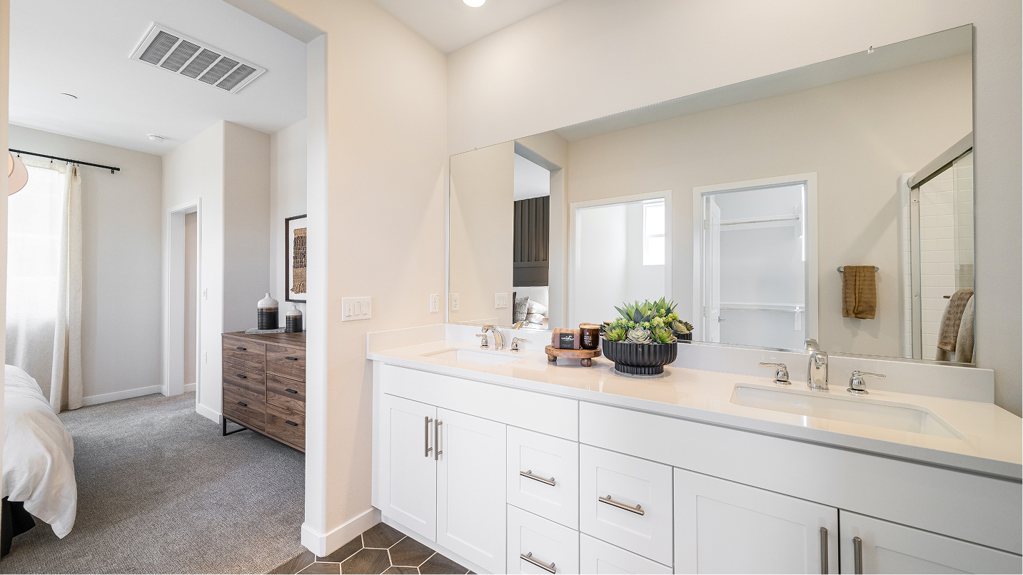 Luxe Nuvo Parkside Res2 Owners Bath 2of2 F2