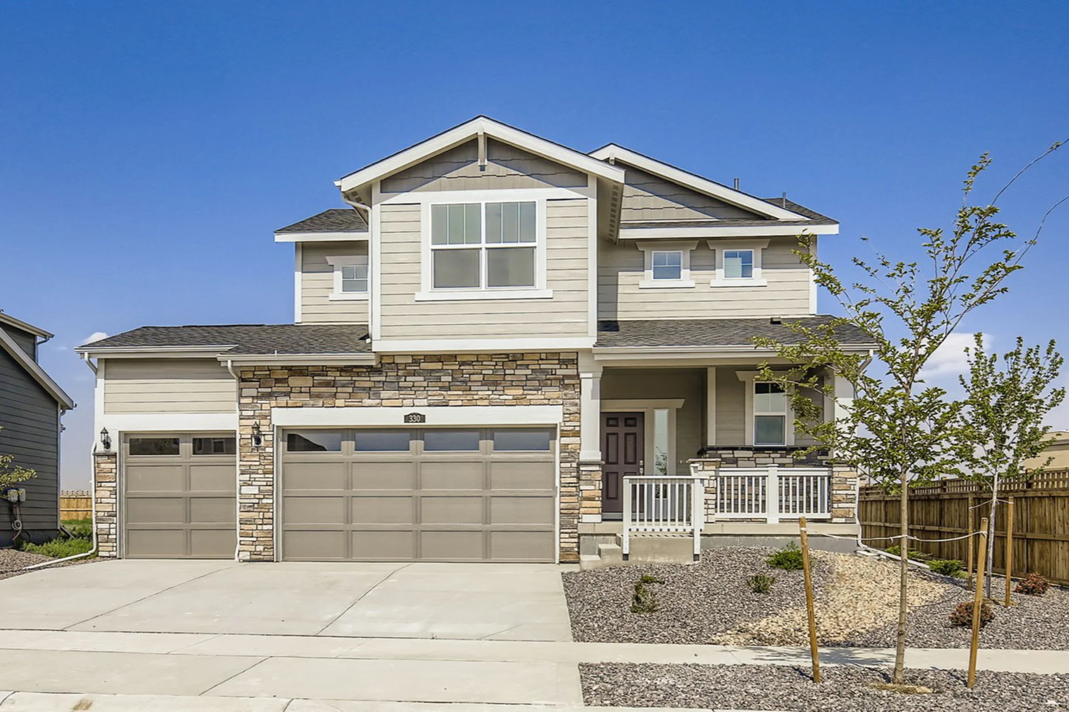 330 Donna Ln Exterior Front