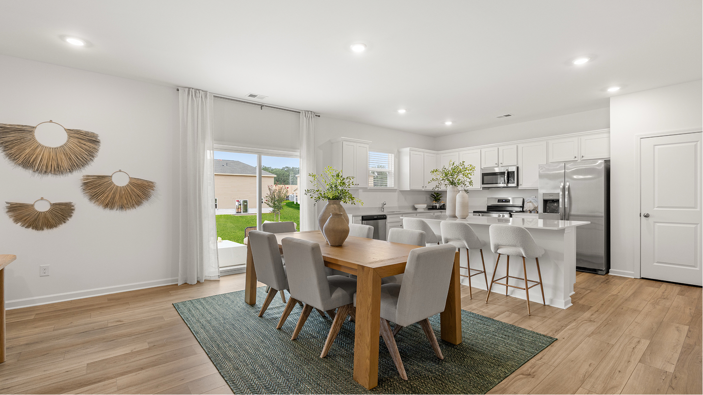 7653 Portland Dining 1of2 F1 Base2 081225