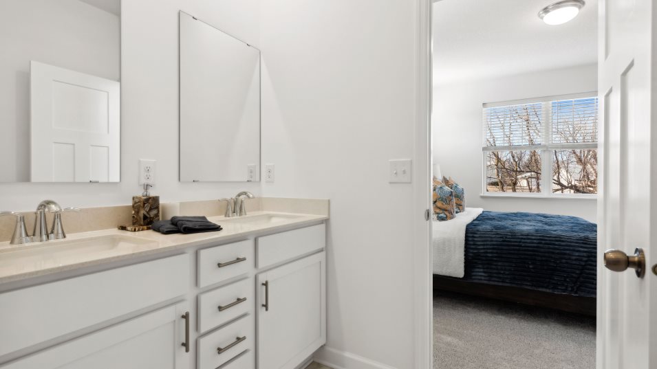 Mulberry Owners Bathroom