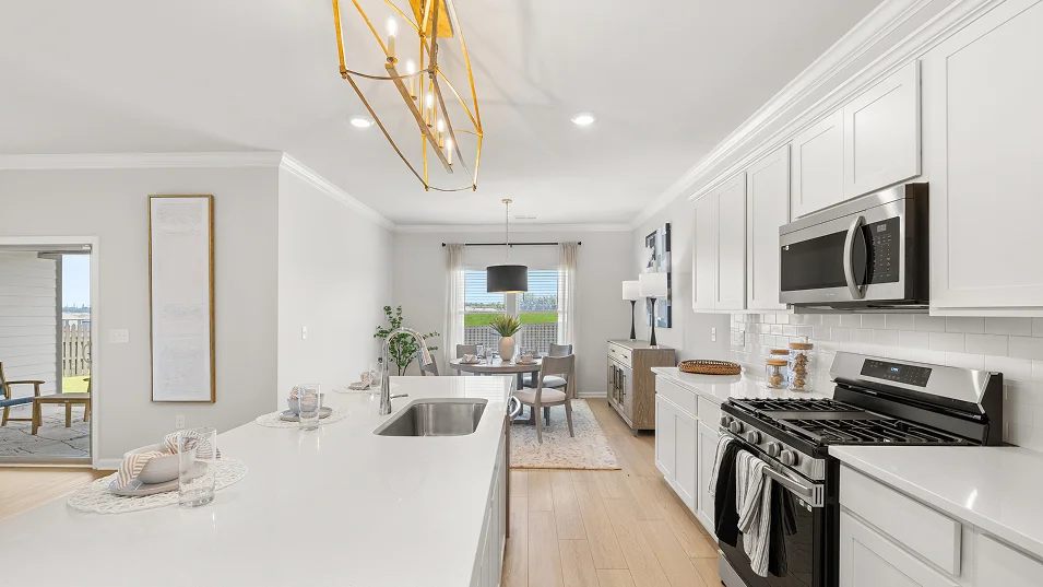 2572 Medallion II Kitchen 1of8 F1 8 27 25