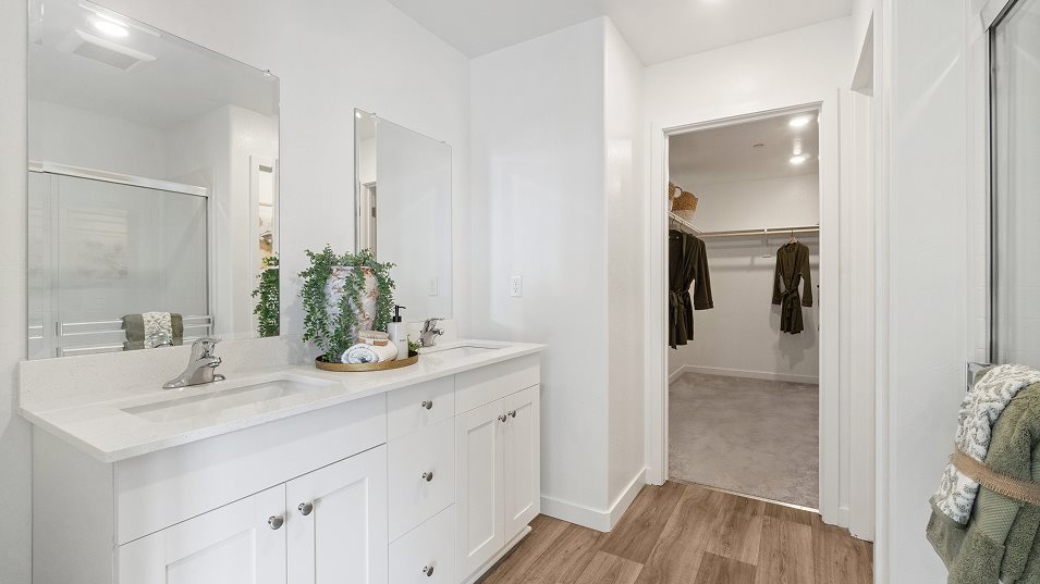 Pamplona owners bathroom