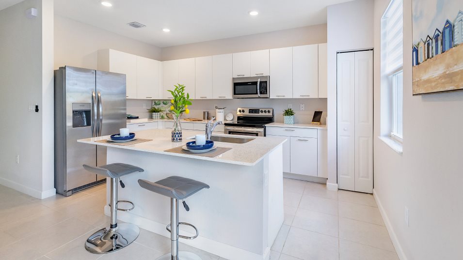 1789 Lorient Kitchen 1of2 F1 Base2 12 06 23
