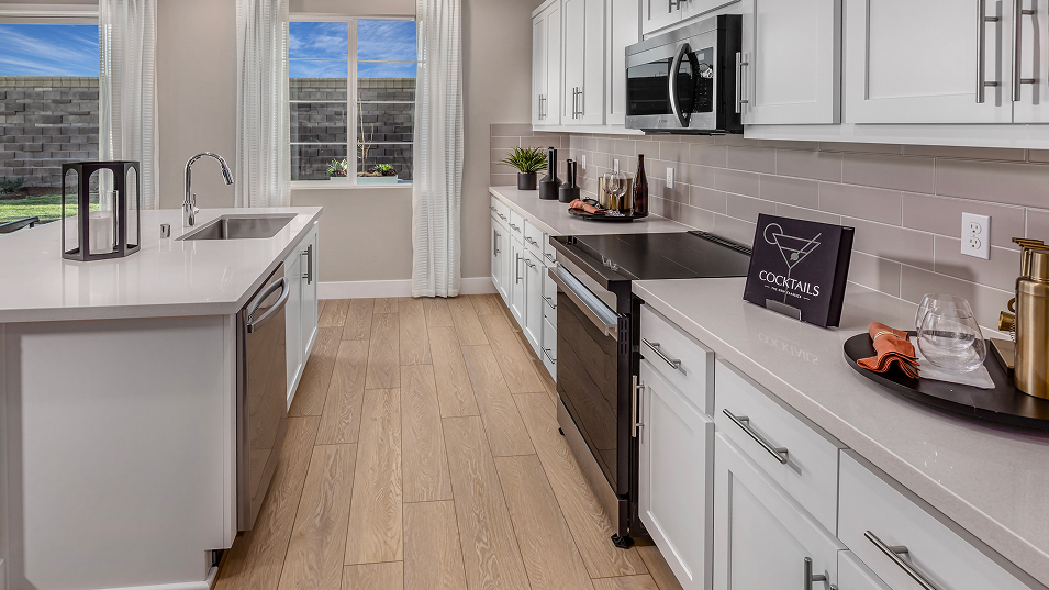 Maggiore Lakeshore Res2 Kitchen 2of2 F1 040925