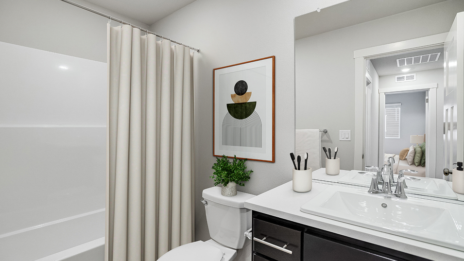 1624 Colton Bath2 F2