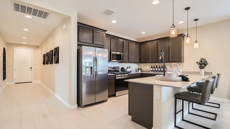 4083 Revolution Kitchen 1of3 F1 Base10