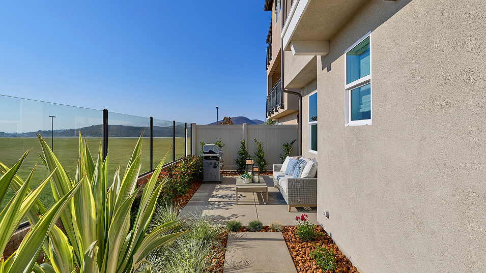 Apex The Hill District Res4 Exterior Backyard 4of4 F2
