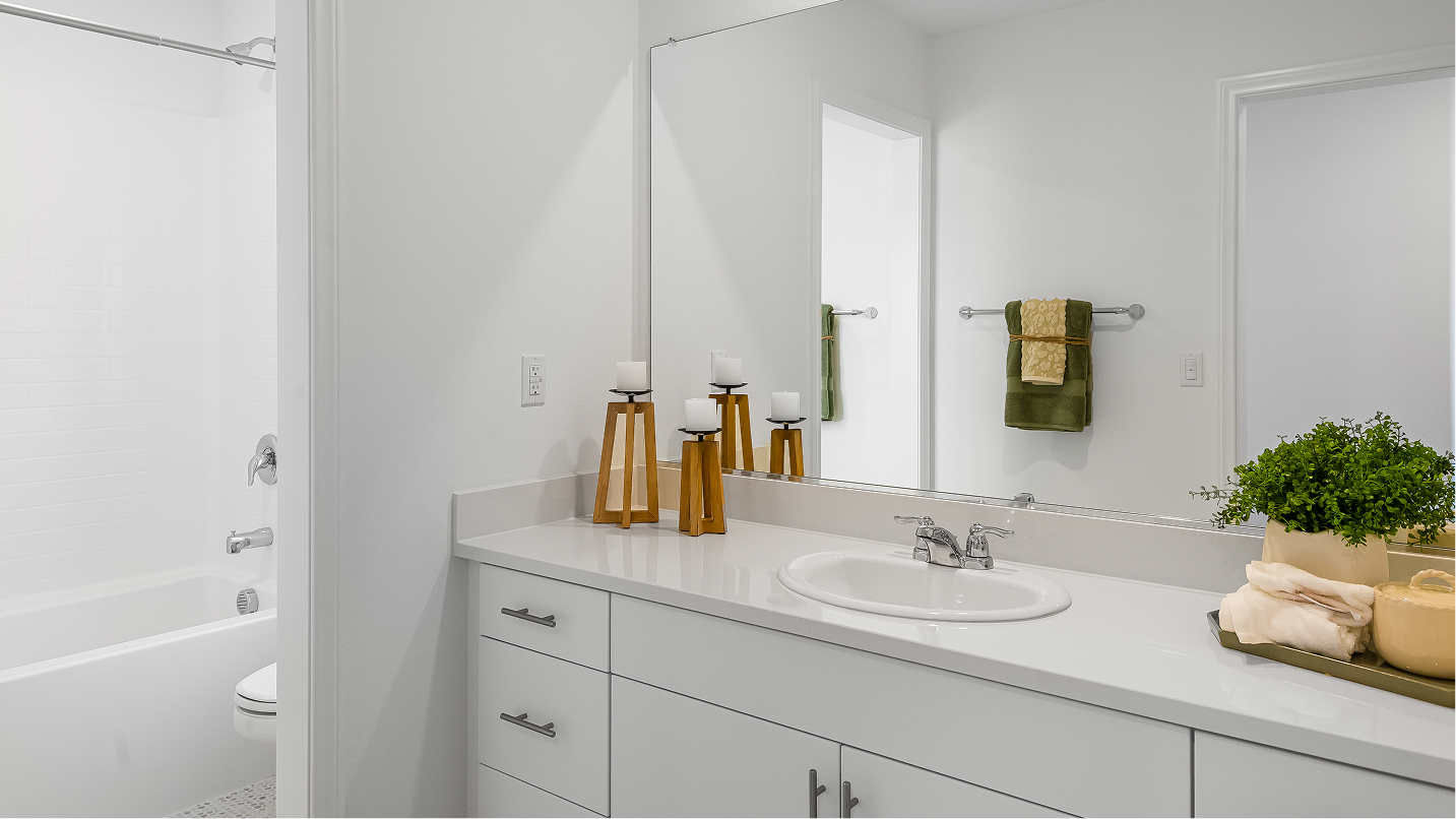 Runway Renaissance Res4 Bath2 1of2 F2
