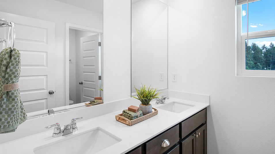 2213 Hazelwood Bath2 F2 Base3 1